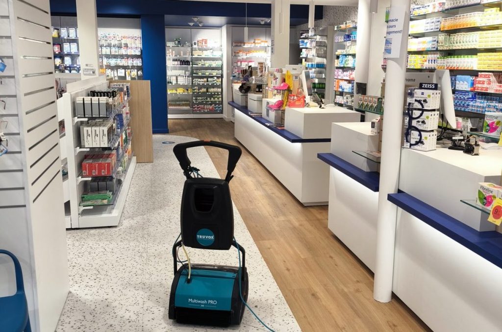 Nettoyage du sol d'une pharmacie à l'autolaveuse – LaveLuxe Toulouse